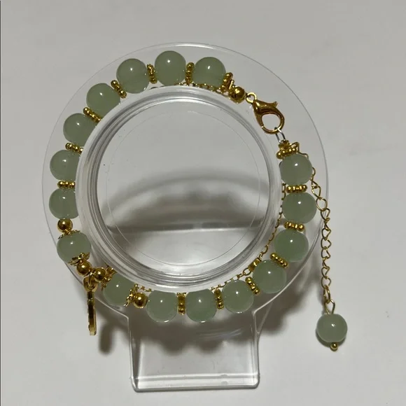 Gold and Green Jade Beaded Bracelet with Leaf Pendant - Picture 2 of 5